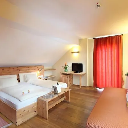 Hotel Tyrol-Alpenhof 3*
