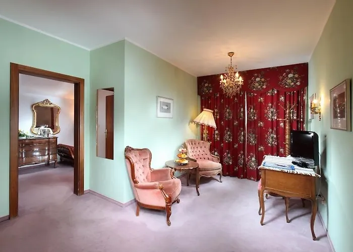 ホテル チロル アルペンホフ 3*