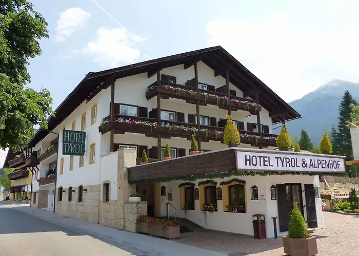 Hotel Tyrol-Alpenhof 3*