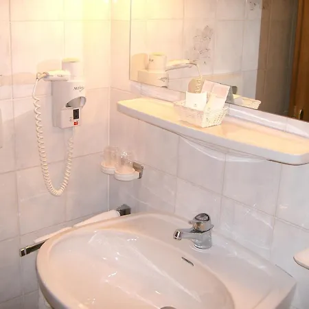 Hotel Tyrol-Alpenhof Отель 3*